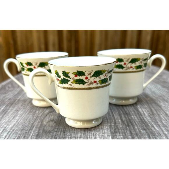 Royal Limited Home for the Holidays Holly Holiday Teacups Holly/Berries-Set of 3 - Picture 5 of 6